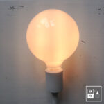 Ampoule-Incandescente-globe-G40-allumée