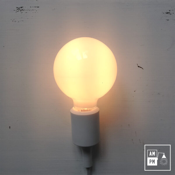 ampoule-globe-incandescente-G30-allumée